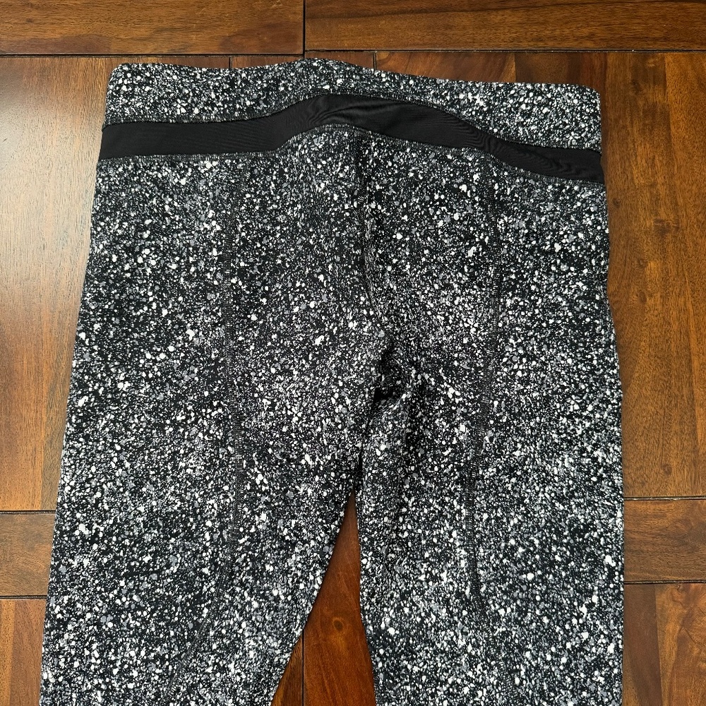 Lululemon Athleta Sequin Black/White Cropped Legging 10 - Picture 3 of 10